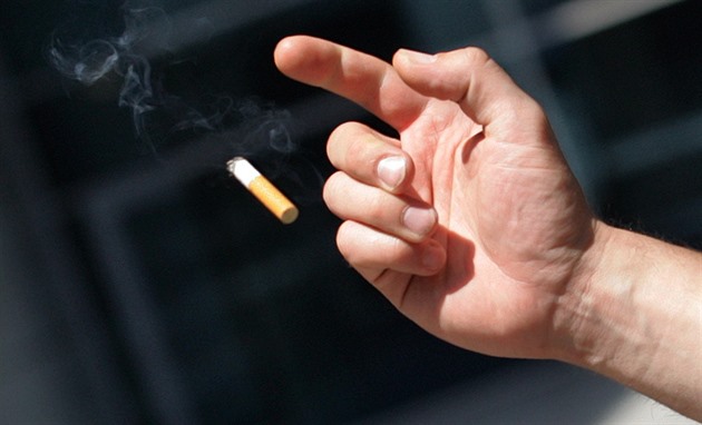 Neházejte nedopalky z balkonů, apeluje starostka. Od jednoho vyhořela lodžie