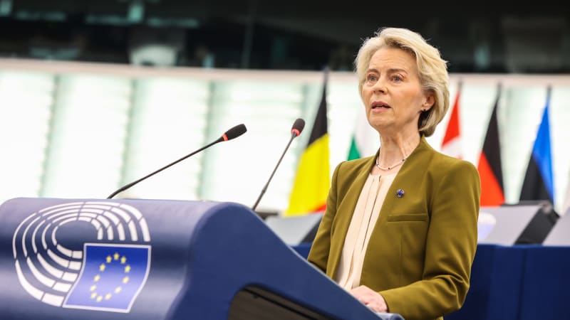 Von der Leyenová: Stojíme v plné solidaritě na straně Polska. Zkritizovala jednomyslnost EU