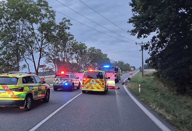 Nehoda s čtyřmi mrtvými. Cizinci jeli nepřipoutaní, potkali auto v protisměru