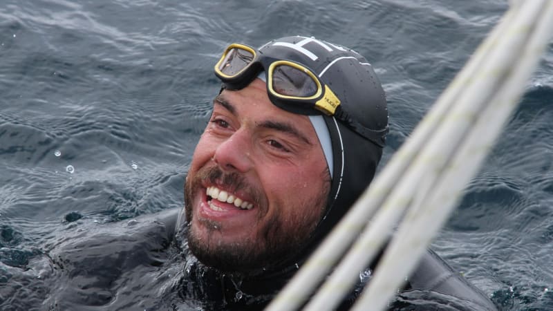 Britský Thor obeplaval Island. Čelil vlnám, chladu i zvědavým velrybám