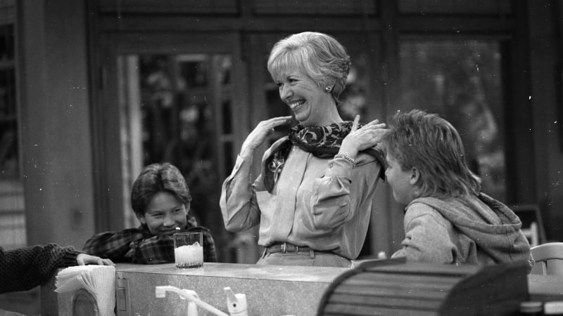 Zemřela herečka Polly Hollidayová. Zářila v Pasti na rodiče i Gremlinech