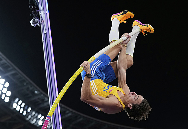 Duplantis ozdobil zlato světovým rekordem! Přeskočil milník 630 centimetrů