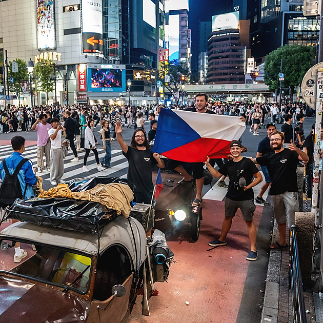 Z Česka na velorexech až do Japonska. Výprava Nesmrtelní dědci dorazila do cíle