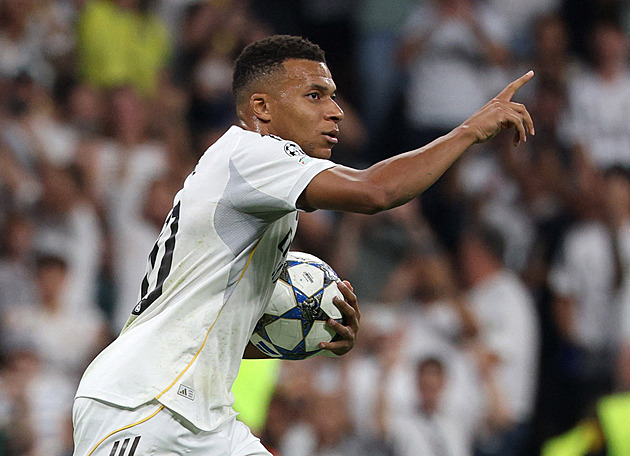 Mbappé dvěma penaltami vysvobodil Real, Juventus v nastavení šokoval Dortmund