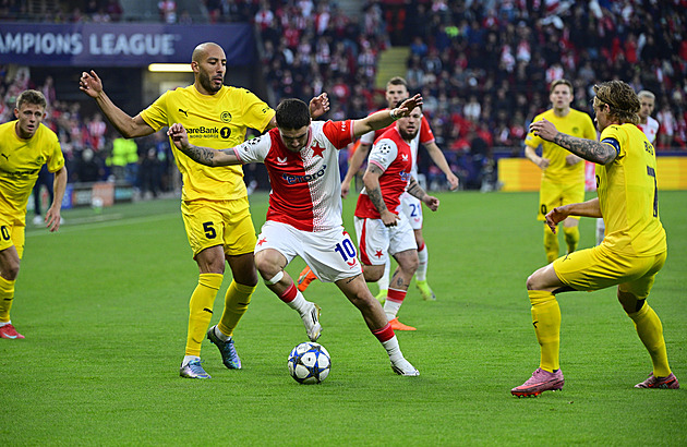 ONLINE: Slavia - Bodö/Glimt 0:0, zraněný Holeš střídá, Sadílkova pumelice těsně nad