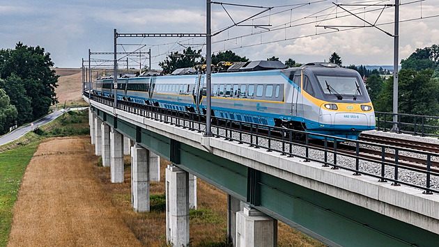 Slibné hospodaření Českých drah zabrzdila prodělečná nákladní doprava