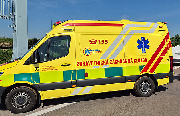 Vážná havárie autobusu a auta na Svitavsku. Zraněných jsou desítky, říká hejtman