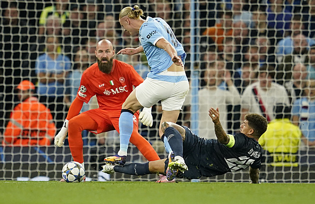 ONLINE: Newcastle prohrává s Barcelonou, City vede nad oslabenou Neapolí