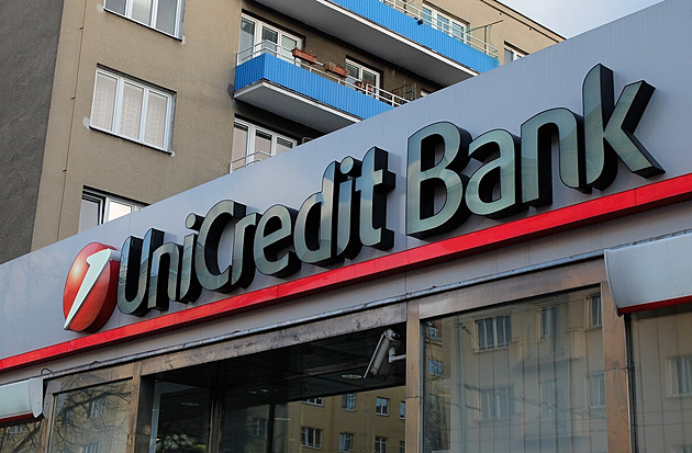 UniCredit dostal pokutu od ČNB. Banka špatně účtovala platby kartou v cizí měně