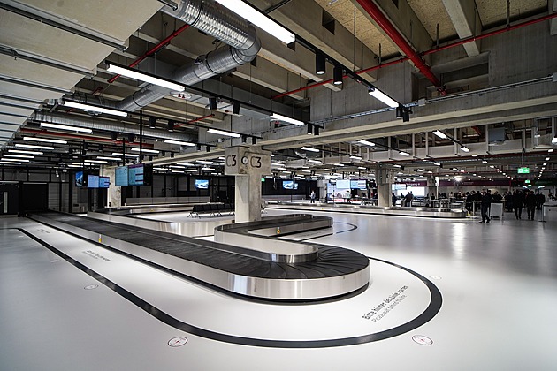 Kybernetický útok zasáhl evropská letiště. Brusel musel polovinu letů zrušit