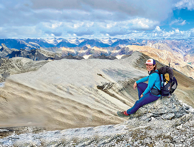 V dešti přes Himálaj. Viděla jsem vymítání ďábla a přežila svou smrt, líčí cestovatelka