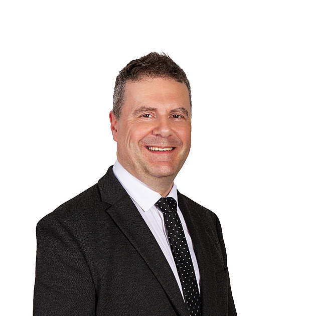 „Česku s Fialou ujíždí vlak“, říká tiskový mluvčí hnutí Stačilo! Roman Roun