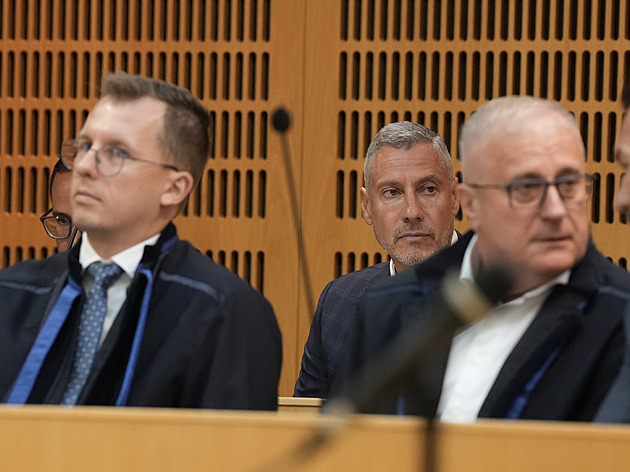 Hlavní líčení v kauze Dozimetr: Redl předal soudci obálku, obžalobu četli přes hodinu