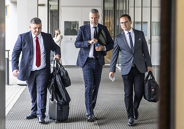 „Ovládli dopravní podnik.“ Obžaloba kauzy Dozimetr popisuje získávání vlivu ve firmě