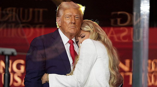 Republikáni oplakali svého mučedníka. Kirkovu smrt teď vyždímají ve volbách