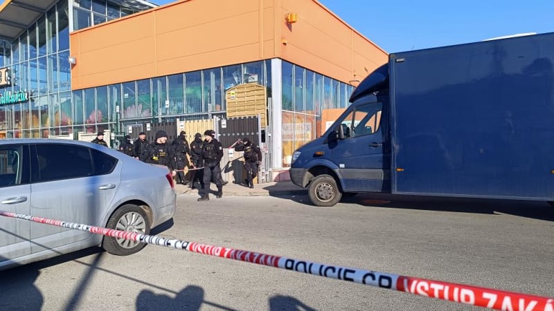 Případ vraždy prodavačekv Hradci: Mladíkovi hrozí nejvýš deset let ve vězení. Roli hraje věk