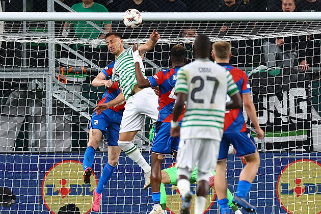 Ferencváros - Plzeň 1:1, hosté vedli, hráli proti deseti, o vítězství přišli v nastavení