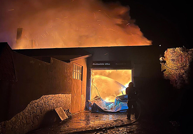 Druhý požár autoservisu na Ostravsku za pět dnů. Škody jdou do milionů