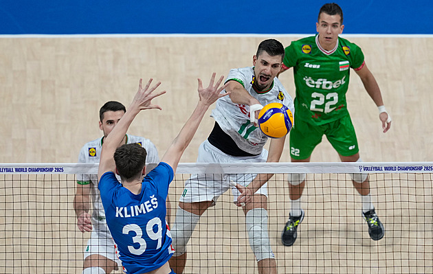 Volejbal ONLINE: Češi první set semifinále ztratili, ve druhém proti Bulharům vedou
