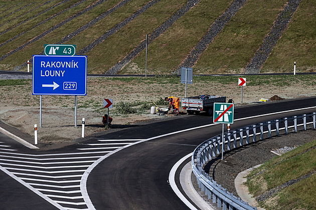 Dalších více než 14 kilometrů. Řidičům se otevřely dva nové úseky D6 na Rakovnicku