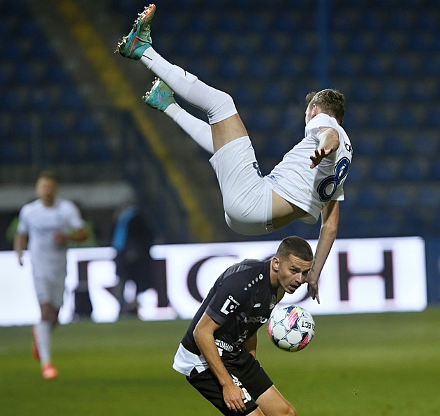 ONLINE: Hradec - Liberec 1:0, souboj dvou rozjetých týmů, po rohu skóruje Petrášek
