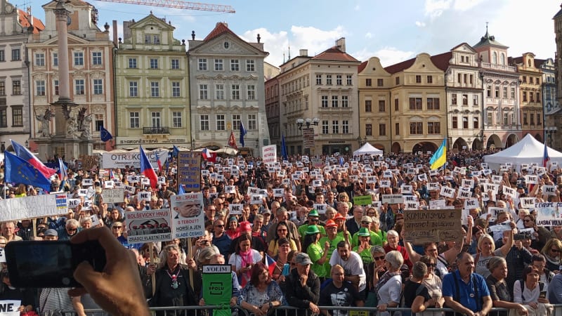 ON-LINE: Zabraňme vládě extremistů. Milion chvilek chce v Praze mobilizovat voliče demonstrací