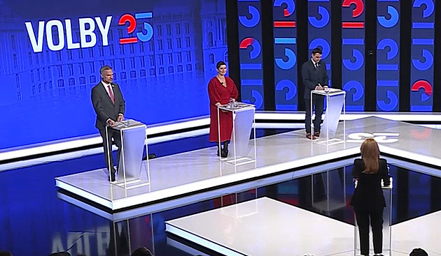 Macinka si chce poradit se zelenými živly, Hřibovi vadí hajlující Motoristi