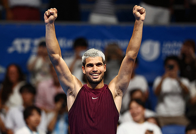 Muchová prohrála bitvu s Anisimovovou, končí i Bouzková. Alcaraz slaví osmý titul