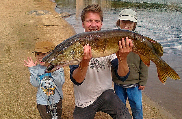 Chytil monstrum z Lipna. Bez podběráku dostal štiku 112 cm a 12 kg