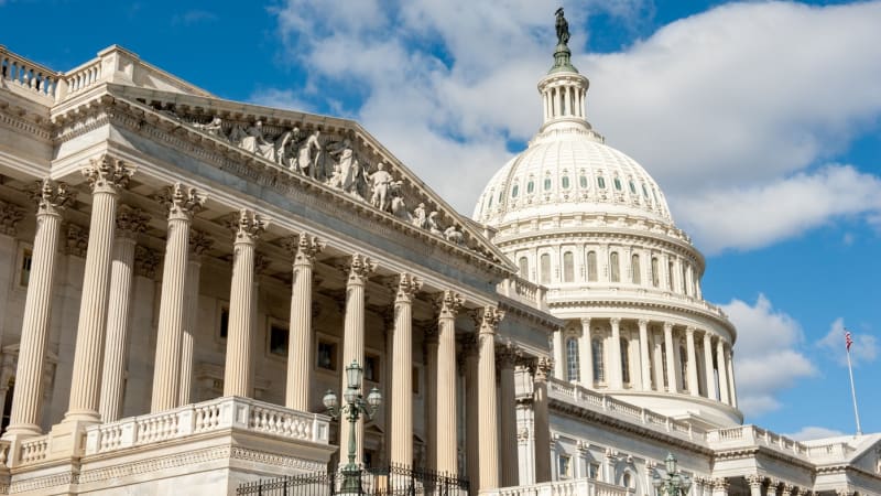 USA v problémech: Vláda nemá zajištěné financování, 750 tisíc lidí dostalo nucené volno 