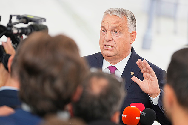 Na Rusku budeme závislí, říká Orbán přes tlak Trumpa. Ukrajincům přiznal hrdinství