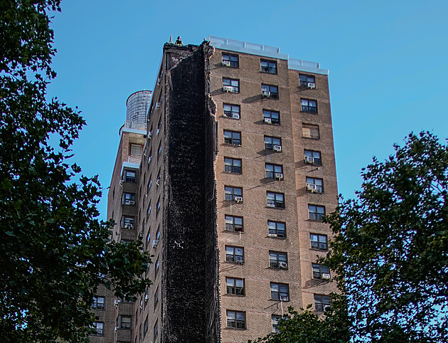 VIDEO: Výbuch v New Yorku rozpáral roh obytné budovy