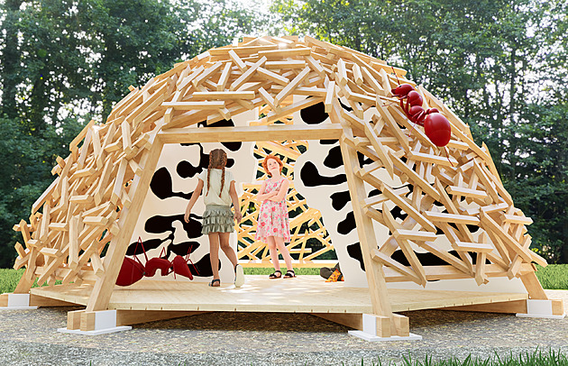 Na Pekelném vrchu si děti vyzkouší lezení do úlu, mraveniště i ptačího hnízda