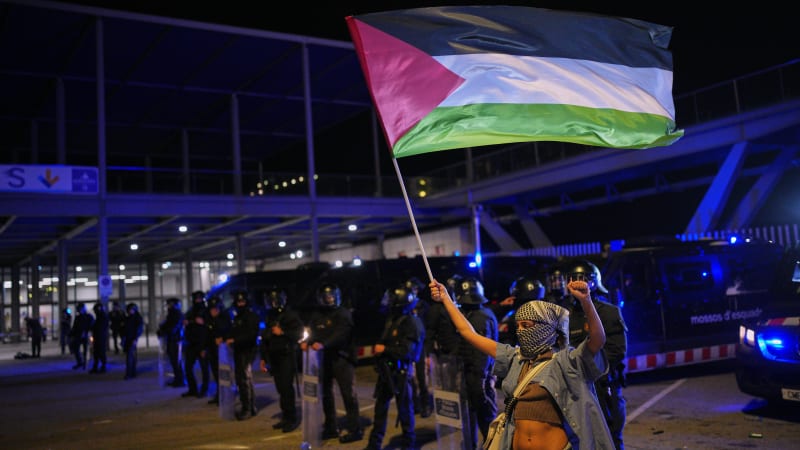 Izrael zadržel kromě Thunbergové stovky aktivistů ze 41 lodích. Postup vzbudil kritiku