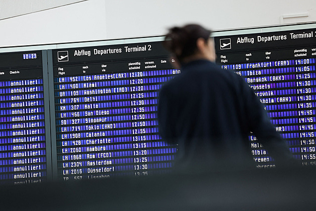 Poplach na letišti v Mnichově. Kvůli neznámým dronům zrušilo 17 letů