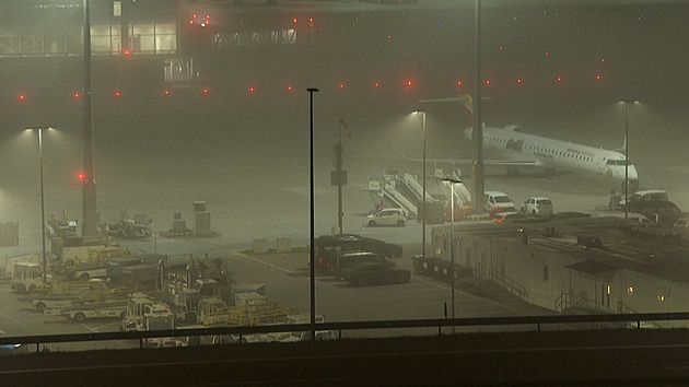 Poplach na letišti v Mnichově. Kvůli neznámým dronům zrušilo 17 letů