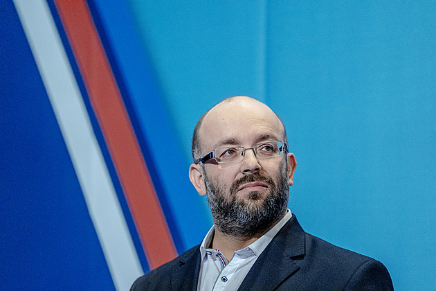 Změňme ústavu, vyzývá v debatě Sterzik. Chce autoritativní režim, varuje Výborný