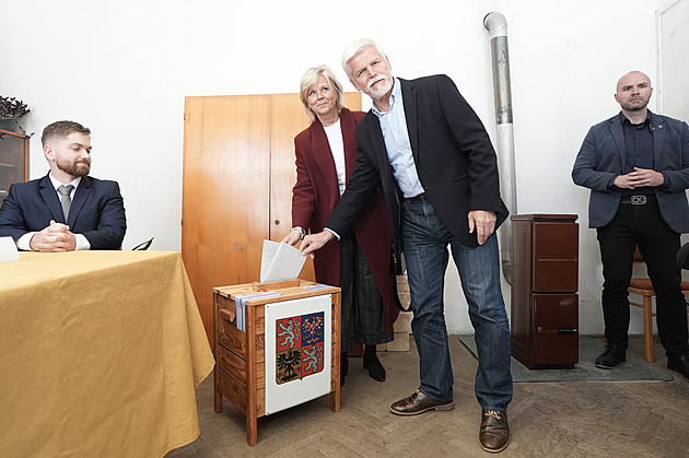 Mnoho slov v kampani, ale málo řešení, řekl prezident u volební urny v Černoučku