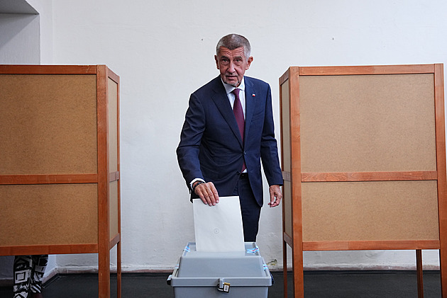 Nemáme nic jistého, ještě jsme nevyhráli, řekl Babiš u volební urny v Ostravě
