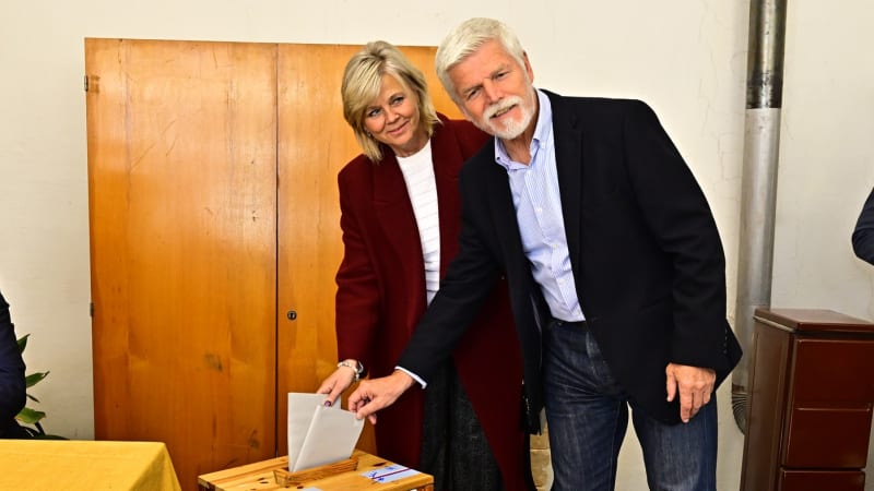 ON-LINE: Jednání o vládě zbrzdí příkopy mezi politiky, řekl Pavel. Kampaň byla podle něj plochá