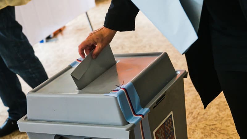 Problémy s eDoklady komplikují volby. Pro klasickou občanku se musela vrátit i Pekarová