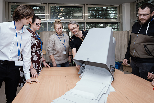 ONLINE: Volby do Sněmovny skončily, některé okrsky hlásí vysokou účast