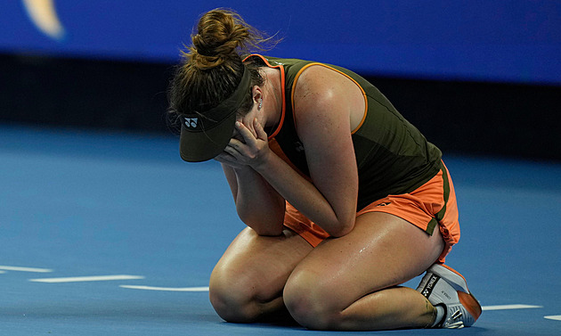 Nosková proti světové sedmičce přežila tři mečboly a zahraje si největší finále kariéry