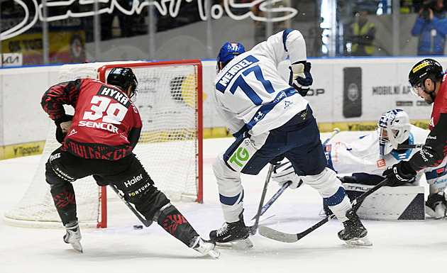 ONLINE: Liberec už v Hradci vede. Kladno proti Spartě otáčí, lídr musí dotahovat