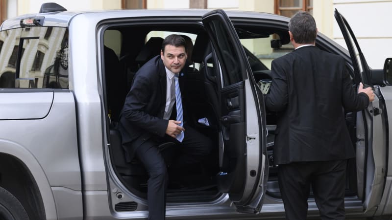 ON-LINE: Jednání na Hradě jsou u konce. Macinka vyzdvihl atmosféru i shodu s prezidentem