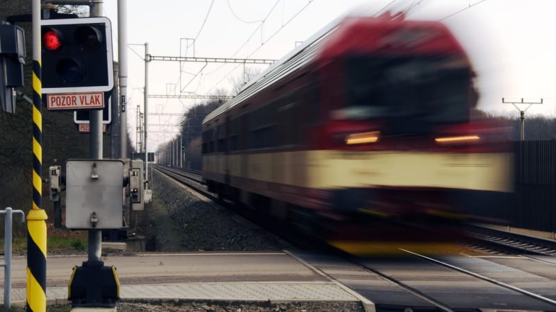 Vlaky na koridoru do Rakouska stojí. V Podivíně na kolejích došlo k úmrtí člověka