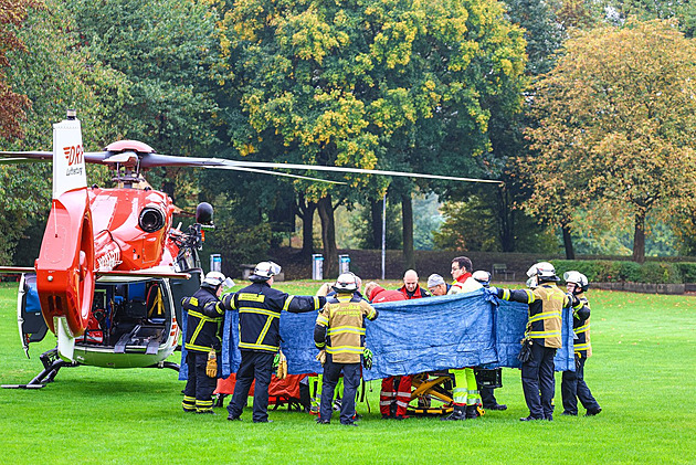 Starostka v Německu pobodaná nožem: policie zadržela její obě adoptivní děti