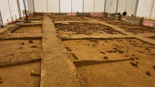 VIDEO: Unikátní objev zblízka. Prohlédněte si obří mamutí naleziště v Ústí