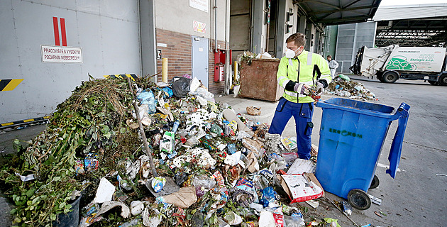 EU velí omezit plýtvání. Potravináři už neví jak, zabrat budou muset domácnosti