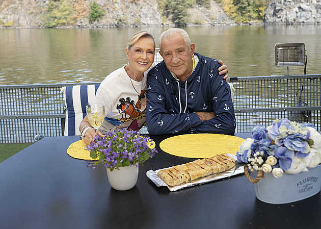 Helena Vondráčková nachází klid na hausbótu. S manželem ho stále zušlechťují